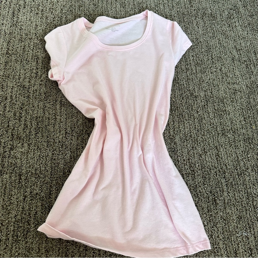 🦋 baby pink tee size xs